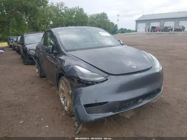 7SAYGDEE3PF804236 2023 TESLA MODEL Y - Image 1