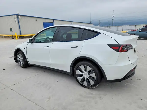 7SAYGDEE3PF813017 2023 TESLA MODEL Y - Image 2