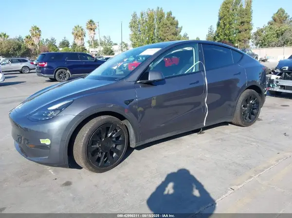 7SAYGDEE3PF831212 2023 TESLA MODEL Y - Image 2