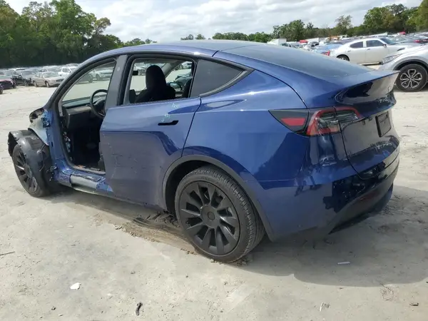 7SAYGDEE3PF832070 2023 TESLA MODEL Y - Image 2