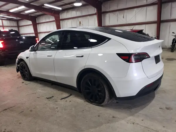 7SAYGDEE3PF840282 2023 TESLA MODEL Y - Image 2