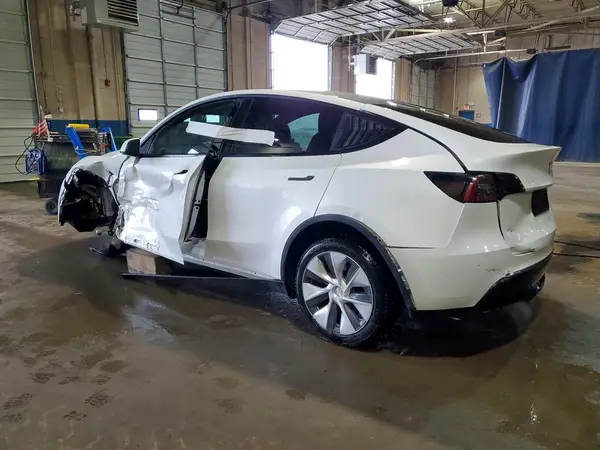 7SAYGDEE3PF850634 2023 TESLA MODEL Y - Image 2