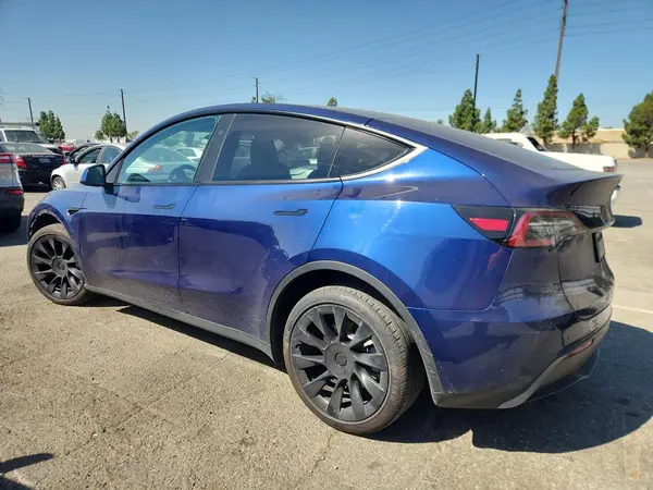 7SAYGDEE3PF854098 2023 TESLA MODEL Y - Image 2