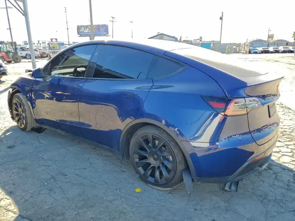 7SAYGDEE3PF860922 2023 TESLA MODEL Y - Image 2