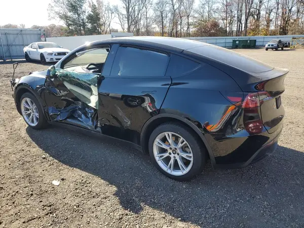 7SAYGDEE3PF862380 2023 TESLA MODEL Y - Image 2