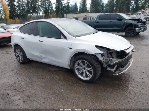 7SAYGDEE3PF875923 2023 TESLA MODEL Y - Image 1