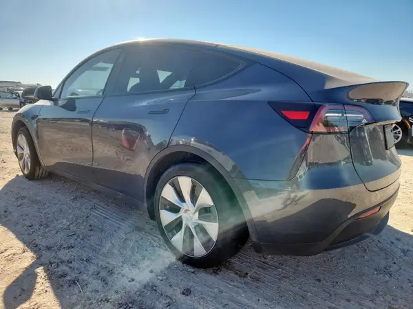 7SAYGDEE3PF876599 2023 TESLA MODEL Y - Image 2