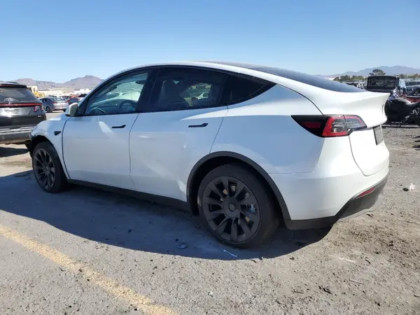 7SAYGDEE3PF877848 2023 TESLA MODEL Y - Image 2
