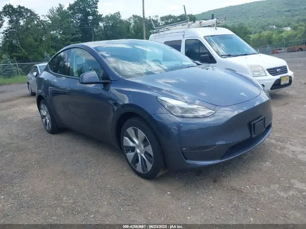 7SAYGDEE3PF879552 2023 TESLA MODEL Y - Image 1