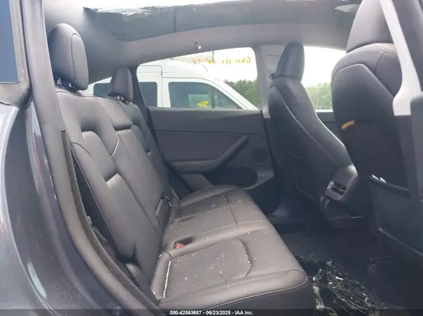 7SAYGDEE3PF879552 2023 TESLA MODEL Y - Image 8