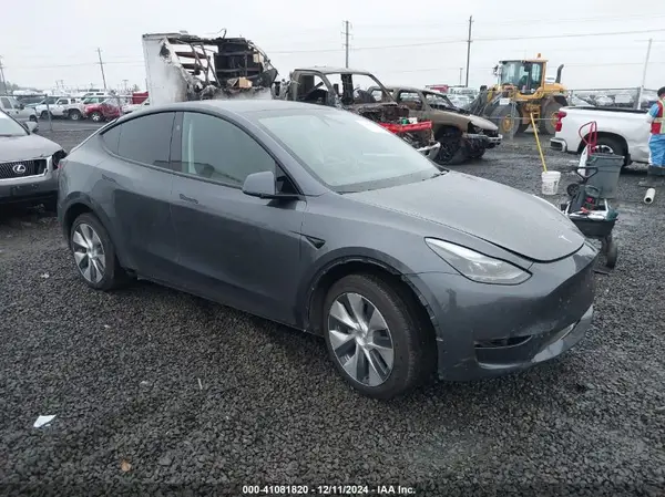 7SAYGDEE3PF881740 2023 TESLA MODEL Y - Image 1