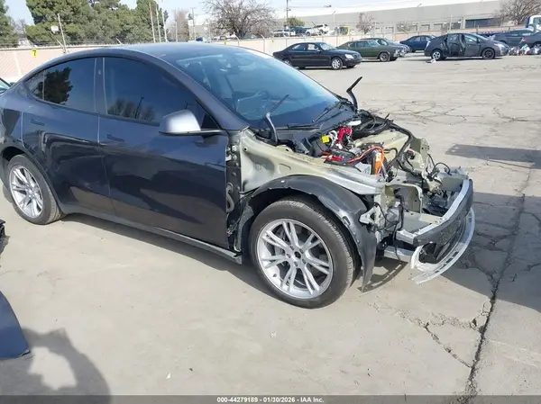 7SAYGDEE3PF898764 2023 TESLA MODEL Y - Image 1