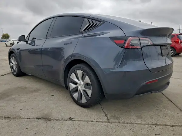 7SAYGDEE3PF899123 2023 TESLA MODEL Y - Image 2