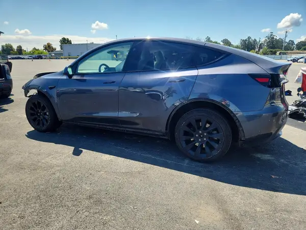 7SAYGDEE3PF902120 2023 TESLA MODEL Y - Image 2
