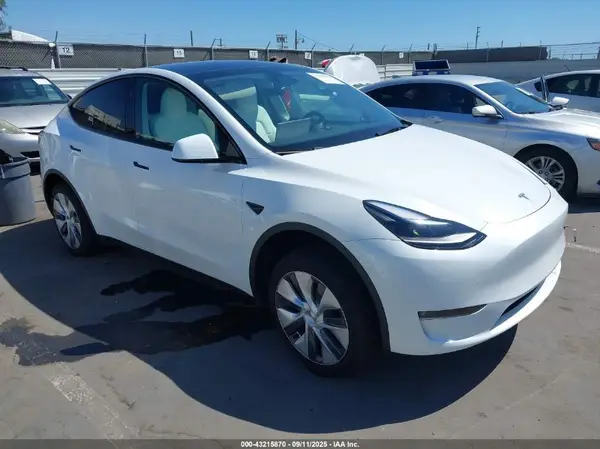 7SAYGDEE3PF913425 2023 TESLA MODEL Y - Image 1