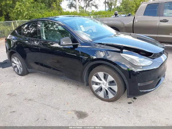 7SAYGDEE3PF928281 2023 TESLA MODEL Y - Image 1