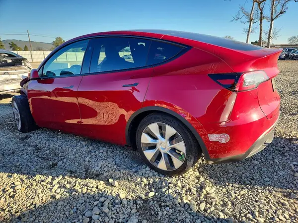 7SAYGDEE3PF935358 2023 TESLA MODEL Y - Image 2