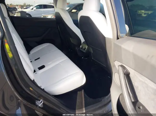 7SAYGDEE3RA218510 2024 TESLA MODEL Y - Image 8