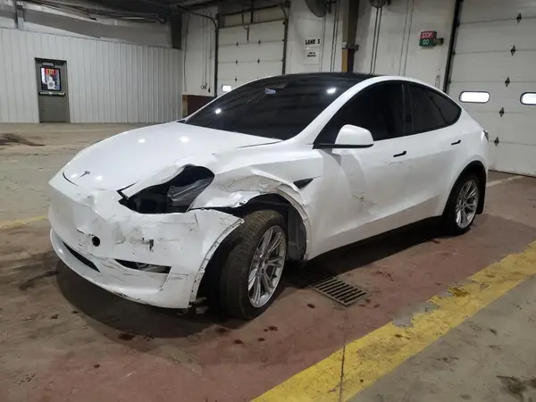 7SAYGDEE3RA235372 2024 TESLA MODEL Y - Image 1