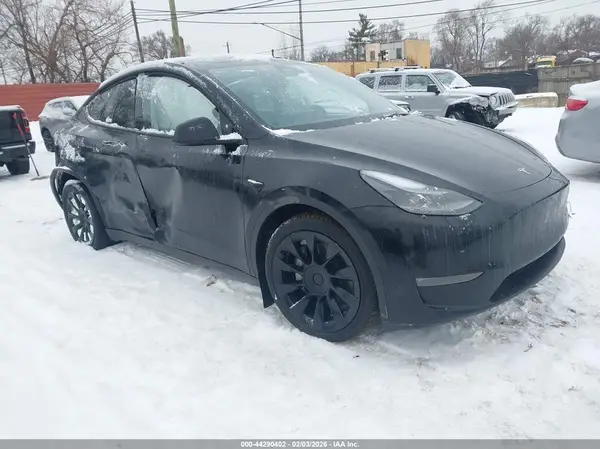 7SAYGDEE3RA237607 2024 TESLA MODEL Y - Image 1