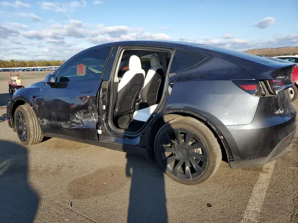 7SAYGDEE3RA239454 2024 TESLA MODEL Y - Image 2