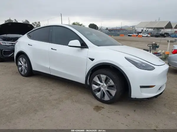 7SAYGDEE3RA256206 2024 TESLA MODEL Y - Image 1