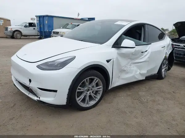 7SAYGDEE3RA256206 2024 TESLA MODEL Y - Image 2