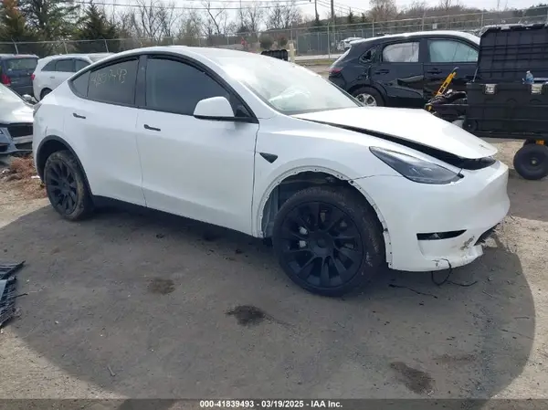 7SAYGDEE3RA258490 2024 TESLA MODEL Y - Image 1