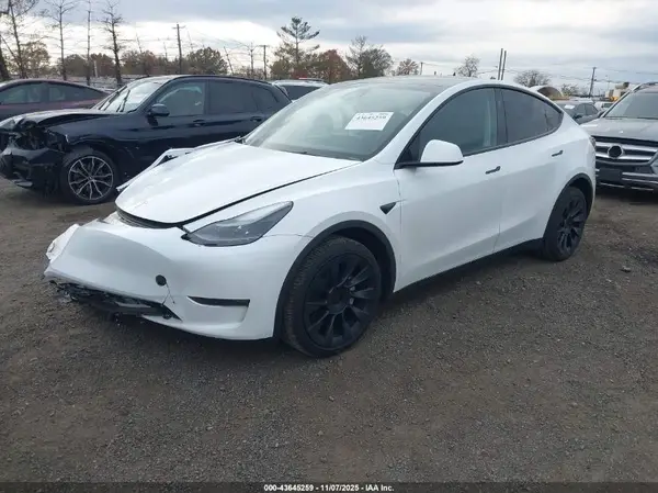 7SAYGDEE3RA259090 2024 TESLA MODEL Y - Image 2