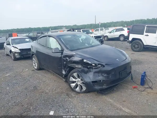 7SAYGDEE3RA262510 2024 TESLA MODEL Y - Image 1