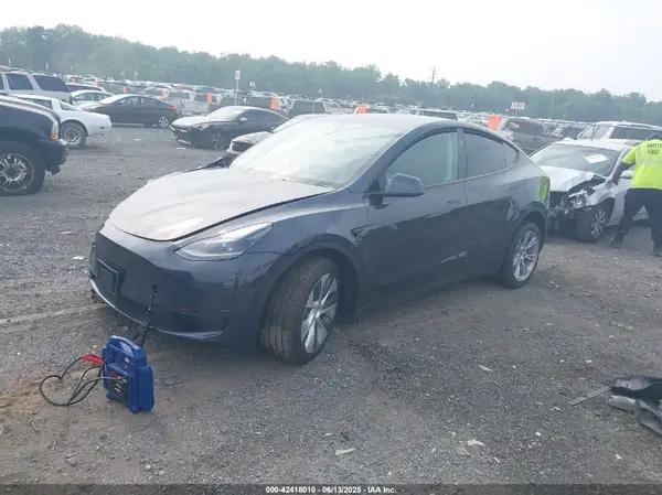 7SAYGDEE3RA262510 2024 TESLA MODEL Y - Image 2