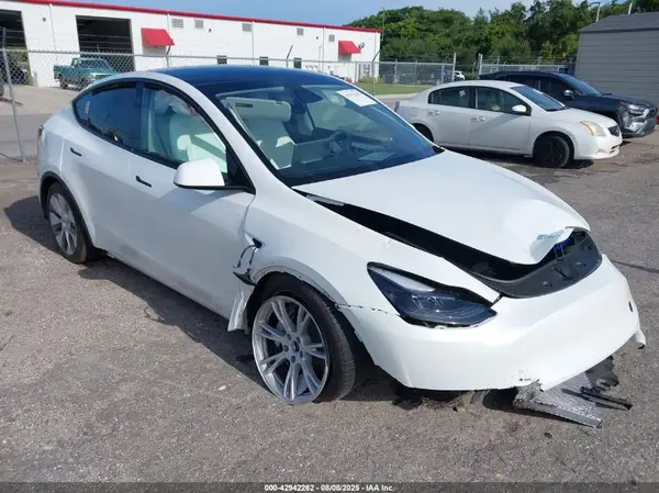 7SAYGDEE3RA279534 2024 TESLA MODEL Y - Image 1