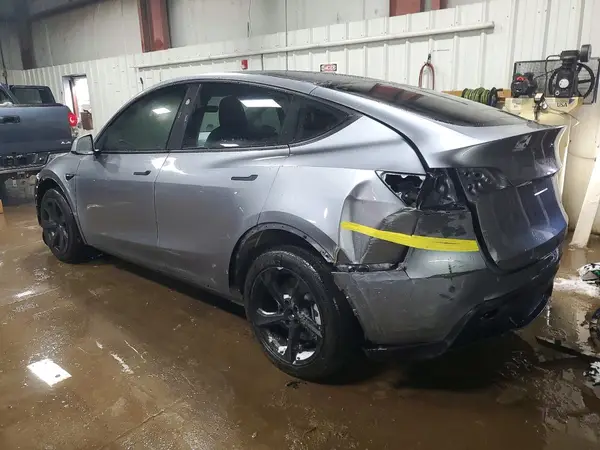 7SAYGDEE3RA288234 2024 TESLA MODEL Y - Image 2
