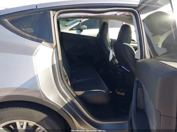 7SAYGDEE3RA291117 2024 TESLA MODEL Y - Image 8