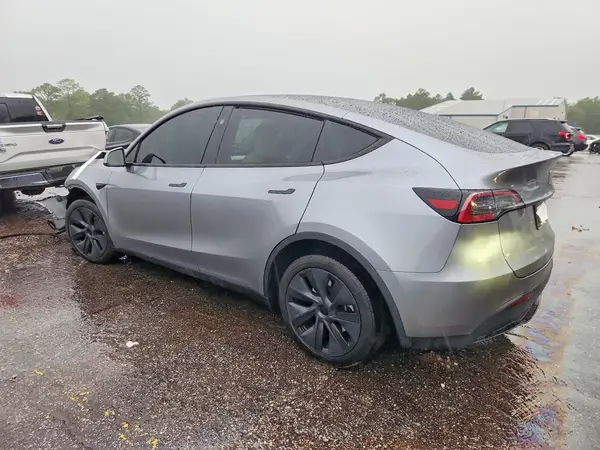 7SAYGDEE3RA319921 2024 TESLA MODEL Y - Image 2