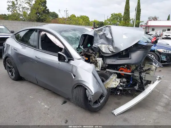7SAYGDEE3RA324990 2024 TESLA MODEL Y - Image 1
