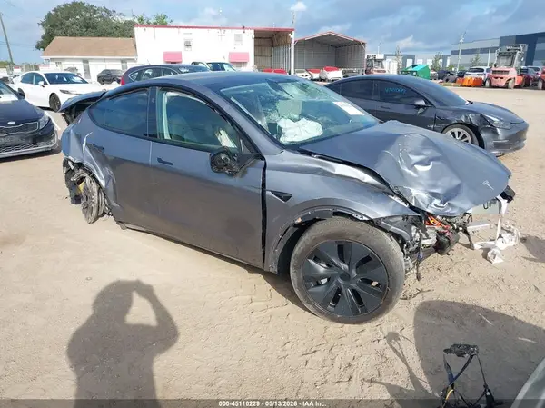 7SAYGDEE3RA327081 2024 TESLA MODEL Y - Image 1