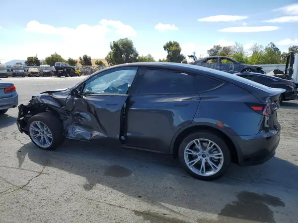 7SAYGDEE3RF060088 2024 TESLA MODEL Y - Image 2
