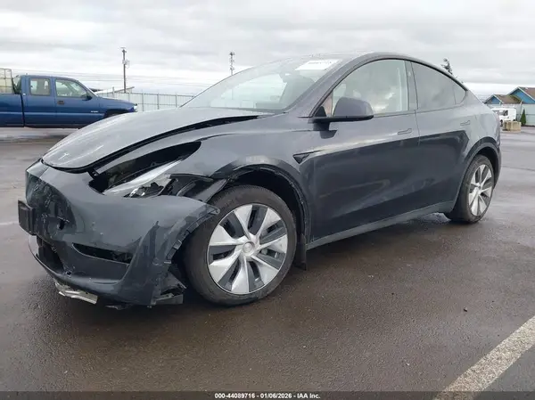 7SAYGDEE3RF064576 2024 TESLA MODEL Y - Image 2