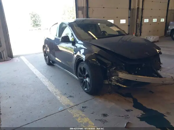 7SAYGDEE3RF074508 2024 TESLA MODEL Y - Image 1