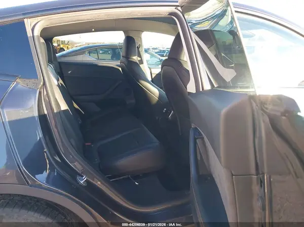 7SAYGDEE3RF079370 2024 TESLA MODEL Y - Image 8
