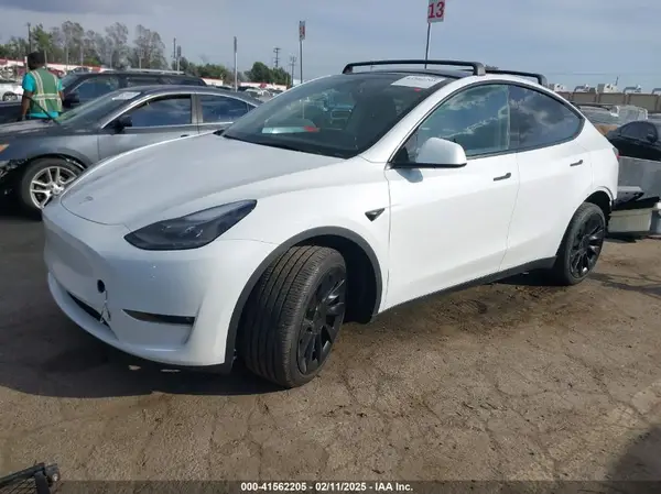 7SAYGDEE3RF079790 2024 TESLA MODEL Y - Image 2