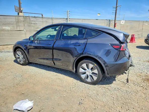 7SAYGDEE3RF081569 2024 TESLA MODEL Y - Image 2