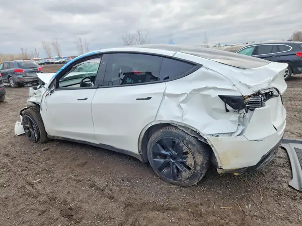 7SAYGDEE3RF109676 2024 TESLA MODEL Y - Image 2