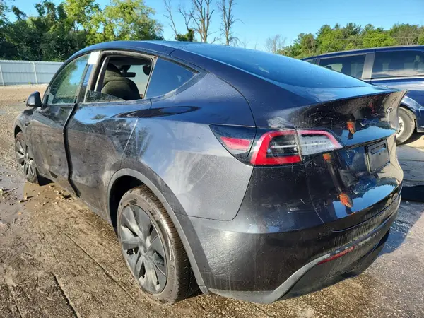 7SAYGDEE3RF128874 2024 TESLA MODEL Y - Image 2