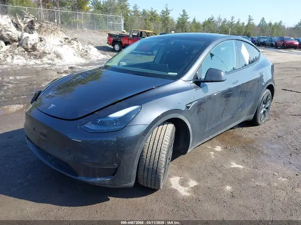 7SAYGDEE3RF158263 2024 TESLA MODEL Y - Image 2