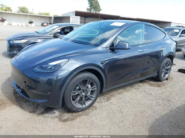 7SAYGDEE3RF178318 2024 TESLA MODEL Y - Image 2