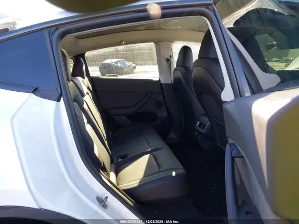 7SAYGDEE3RF185141 2024 TESLA MODEL Y - Image 8