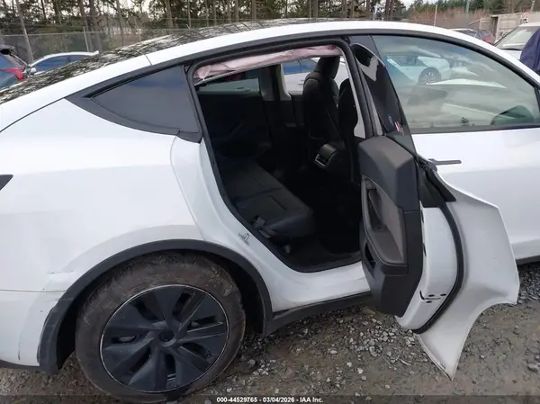 7SAYGDEE3RF191876 2024 TESLA MODEL Y - Image 8