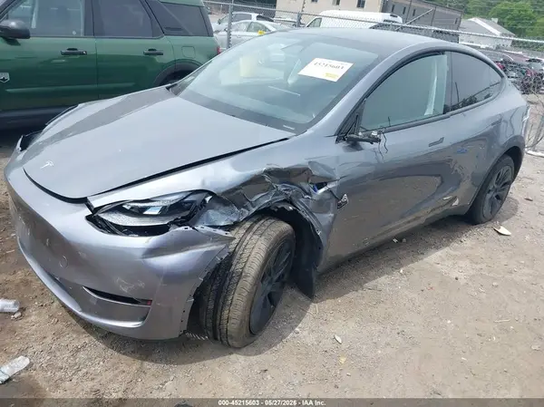 7SAYGDEE3RF199749 2024 TESLA MODEL Y - Image 2